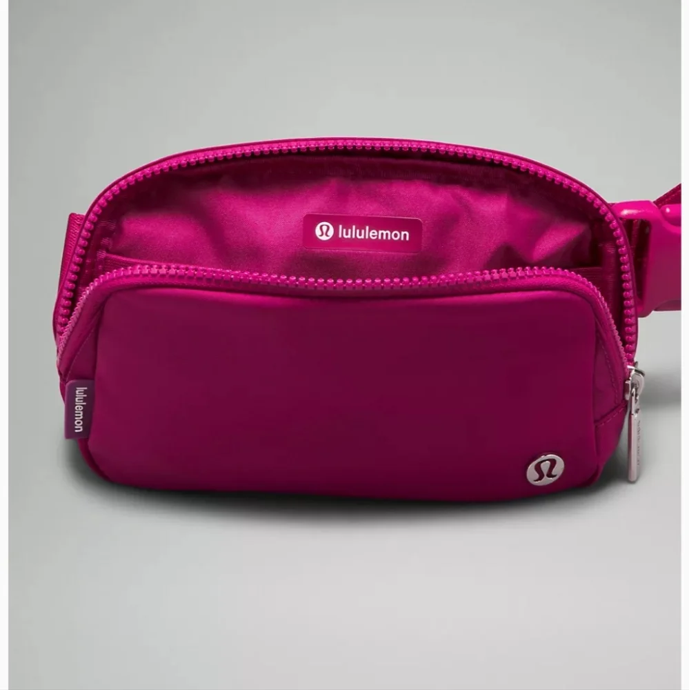 🆕️ LULULEMON EVERYWHERE BELT BAG-  RARE WILD BERRY COLOR